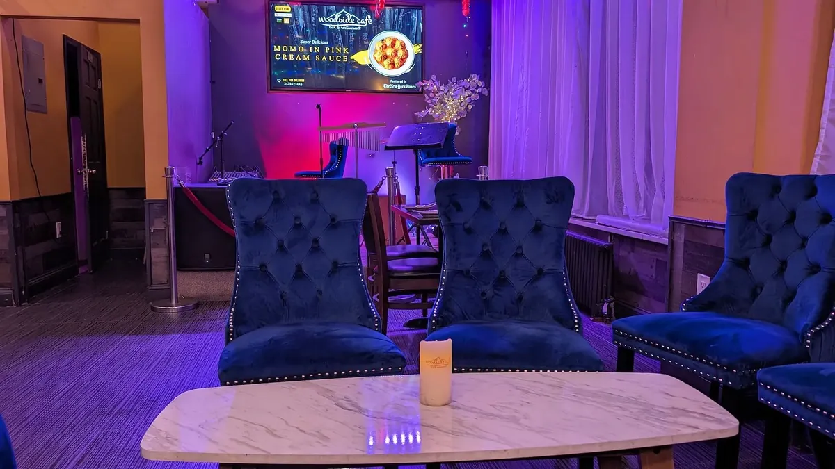 The lounge corner and its marble table
